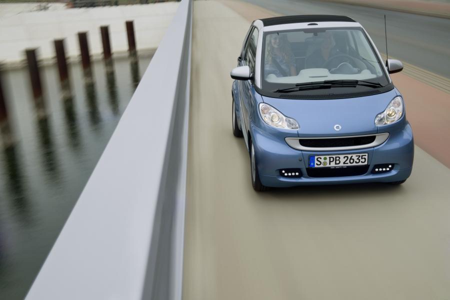  Smart ForTwo Cabrio 2010 года  (фото 32 из 42)